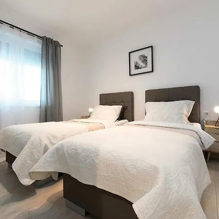 Adrijana 1 Apartman *